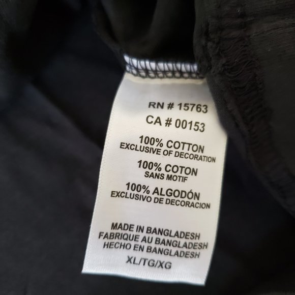 Wichita State Shockers Front Pocket T-Shirt Mens XL Black Champion Flowers NWT - Picture 8 of 10